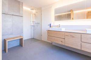 Abbildung 1 Duschglas freistehend